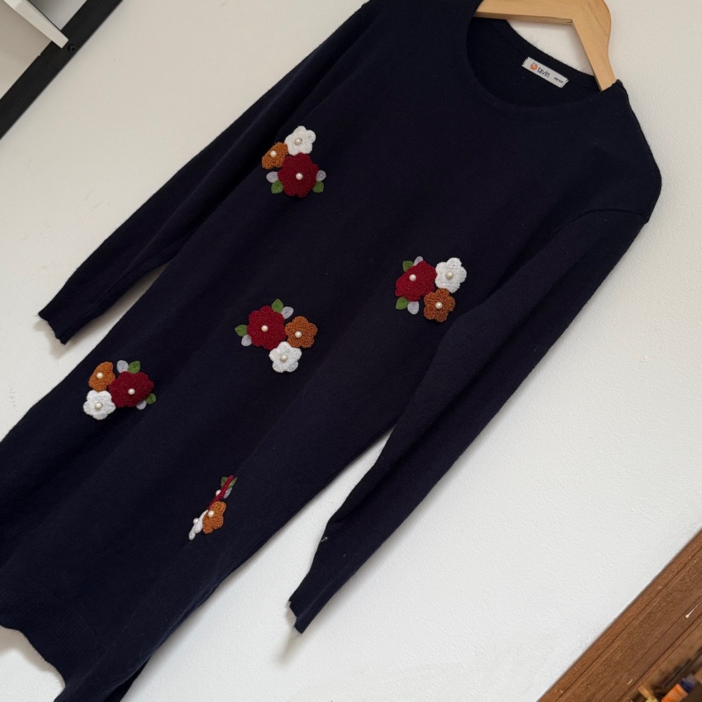 Sweater dress Colorful Floral Accents woman's medium large